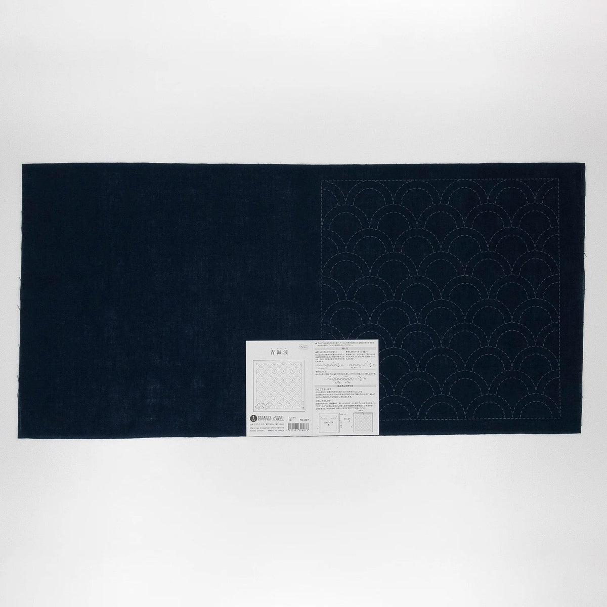 Hana-Fukin Sashiko Sampler Navy Seigaiha - Knappnålen
