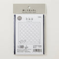 Hana-Fukin Sashiko Sampler Navy Seigaiha - Knappnålen