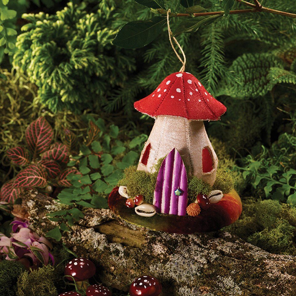 Tiny Worlds in Fabric - Knappnålen